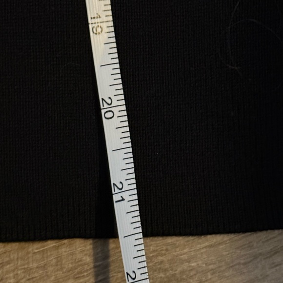 Talbots Classic Black Short Sleeve Top PM - Picture 9 of 9